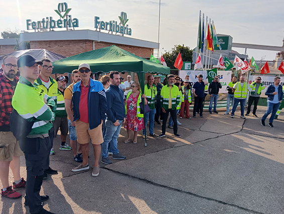 Seguimiento masivo en la tercera jornada de huelga en Fertiberia